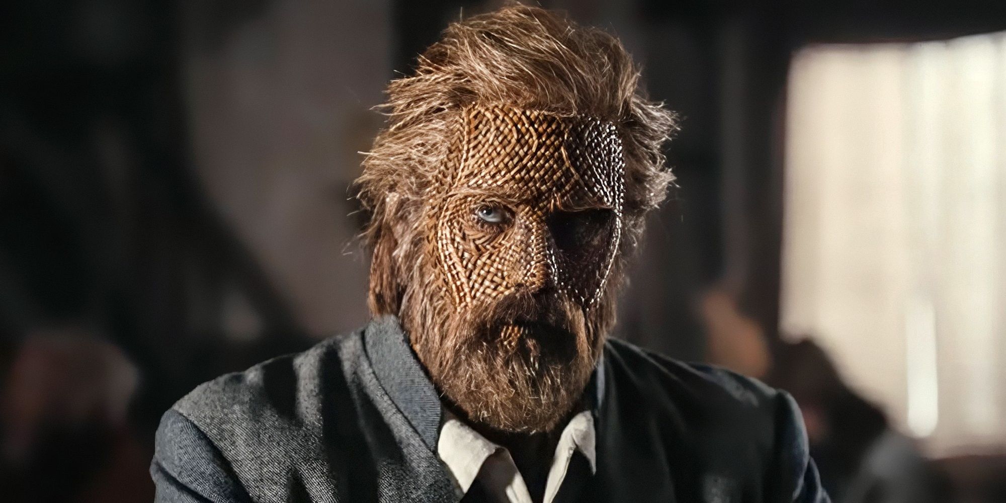 Alexander Skarsgård como o marido de vime em uma cena do filme Wicker