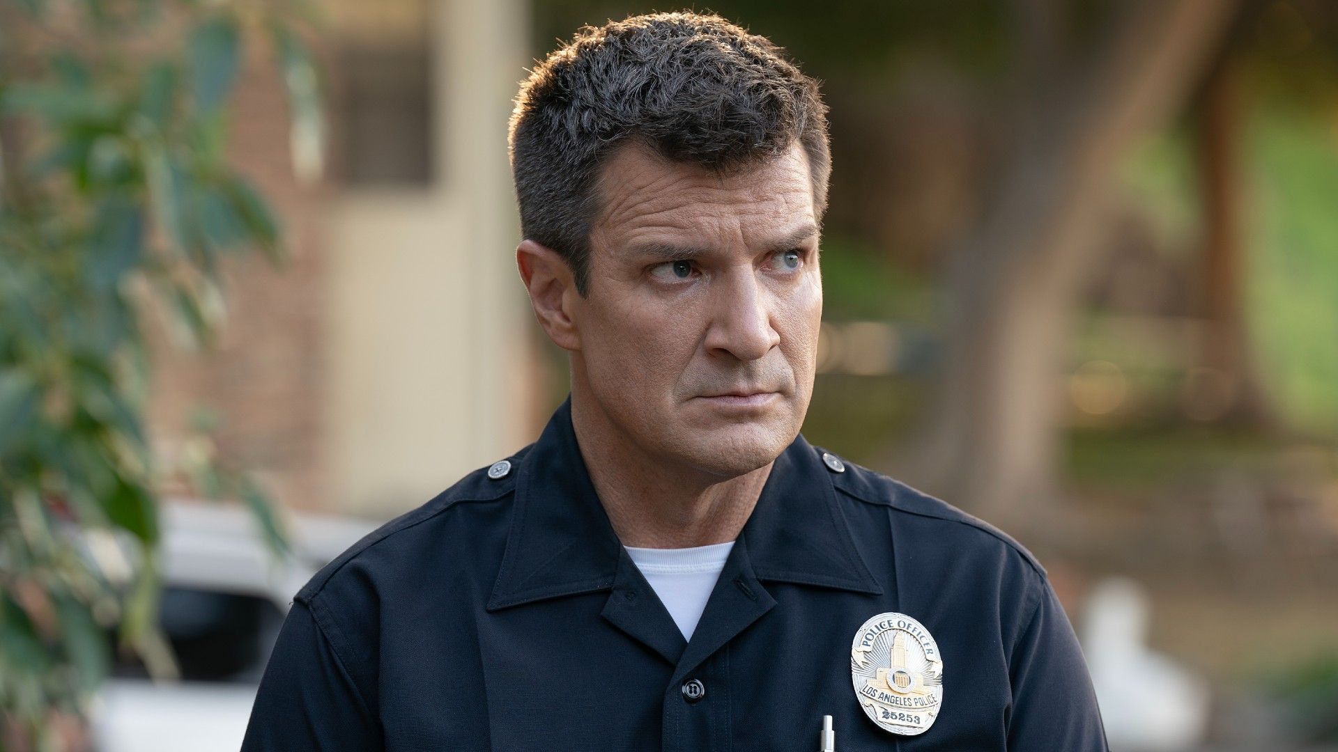 Nathan Fillion como o policial John Nolan na série The Rookie