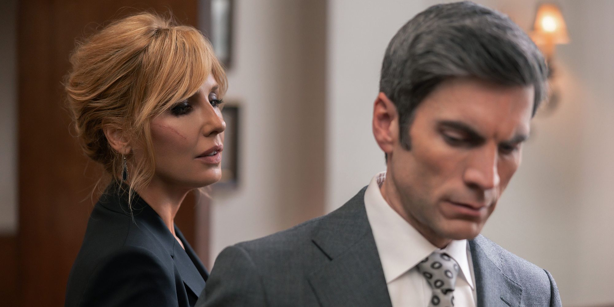 Beth Dutton y Jamie Dutton en una dramática escena de confrontación en Yellowstone