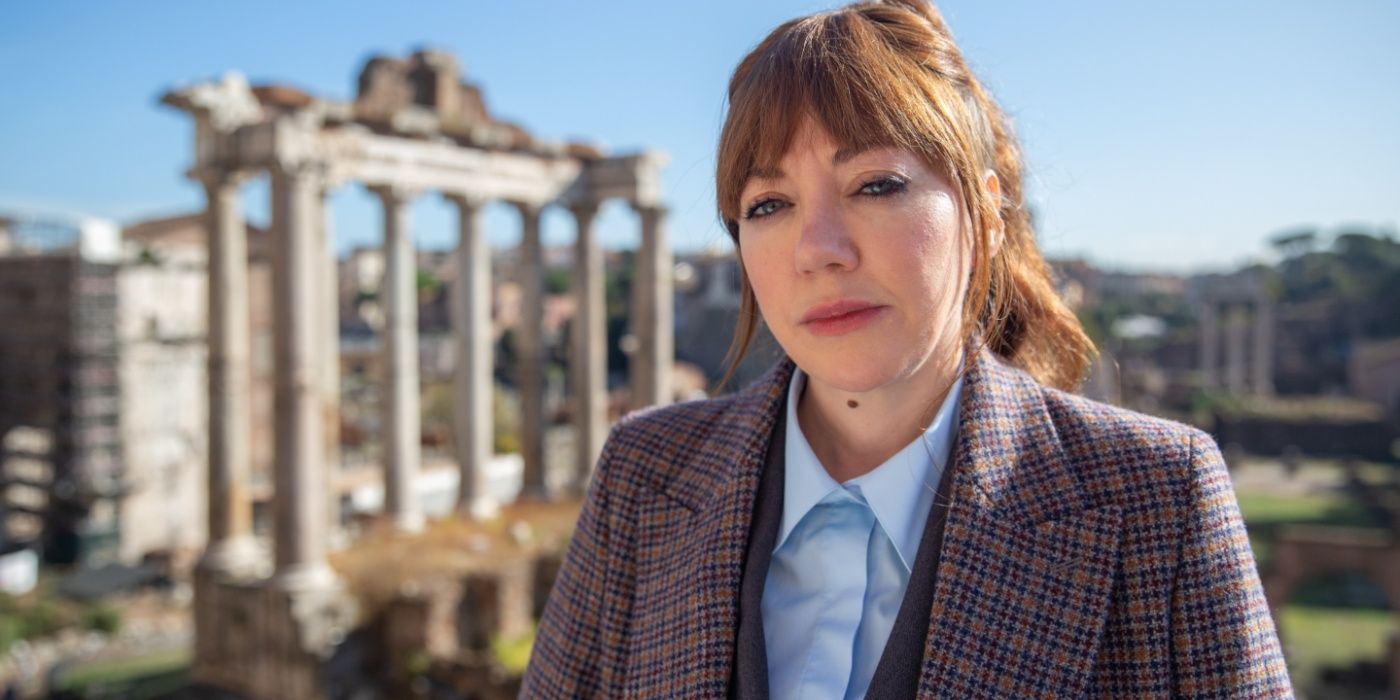 Diane Morgan como la reportera Philomena Cunk para la nueva temporada Cunk on Cinema en Netflix