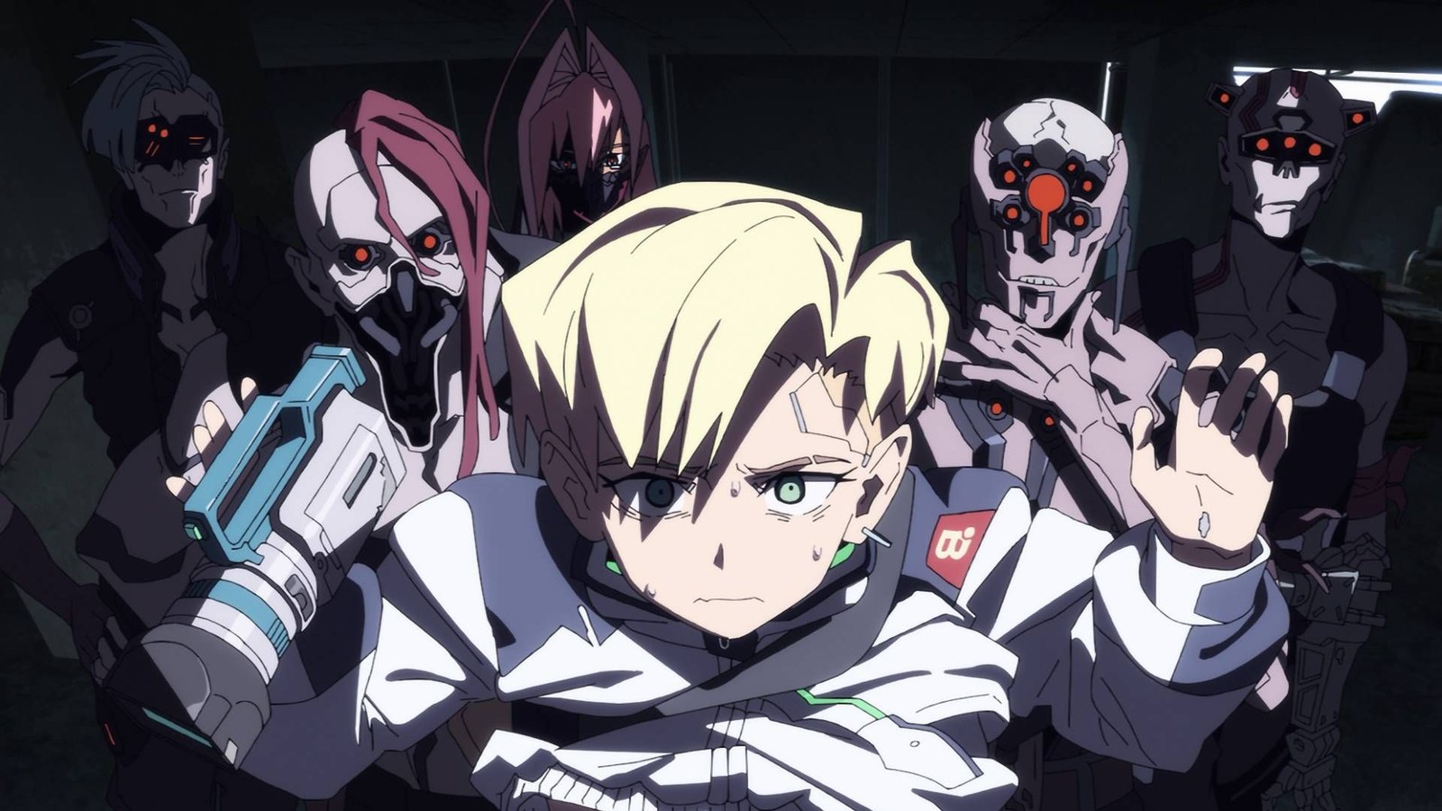 Cena de Cyberpunk: Edgerunners 2 com o protagonista loiro cercado por figuras ameaçadoras