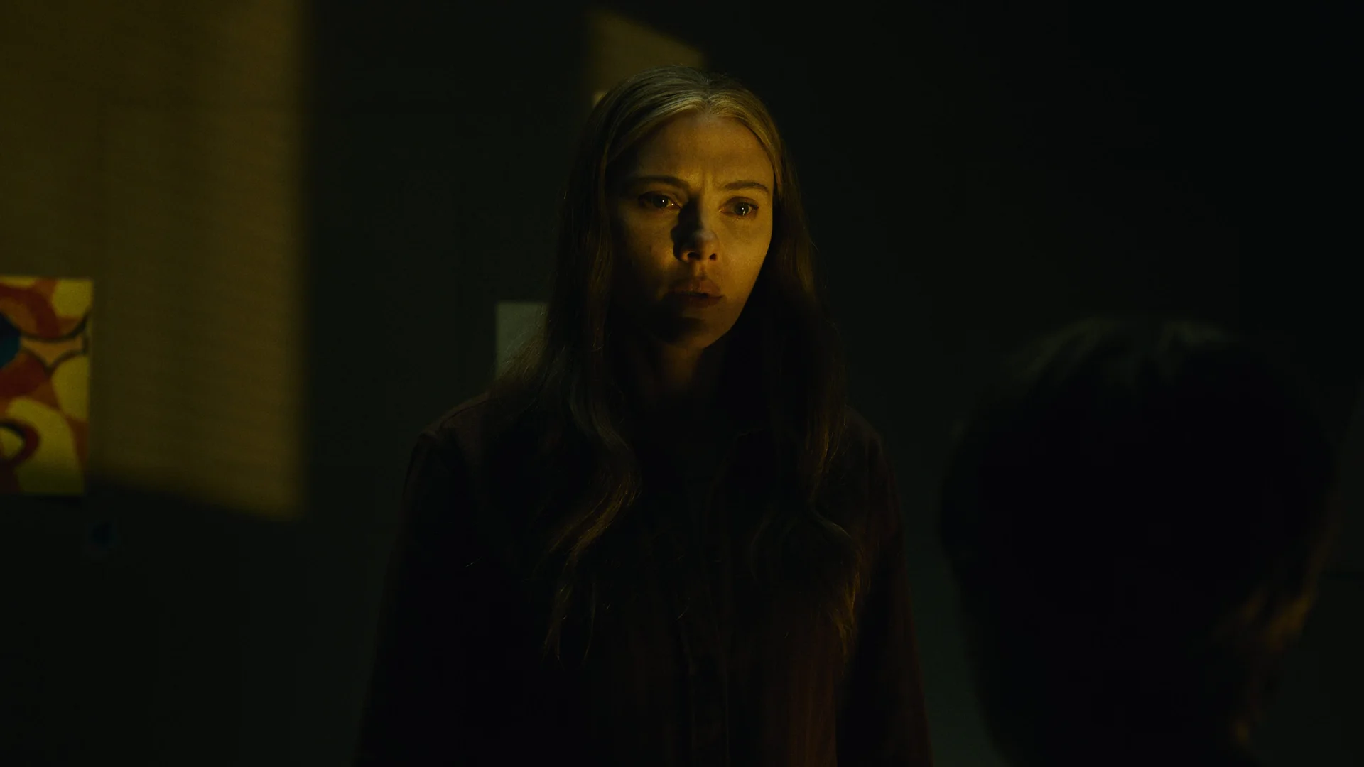 Scarlett Johansson como a detetive Julie Miller em O Exorcista: Mártires