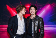 Atores de Heated Rivalry carregam Tocha Olímpica para os Jogos de Inverno 2026