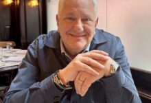 Sucesso de 'Heated Rivalry' vai além do sexo, analisa especialista Sucesso de 'Heated Rivalry' vai além do sexo, analisa especialista