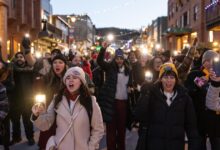 Sundance 2026: Festival tem protestos e reações de estrelas à violência Sundance 2026: Festival tem protestos e reações de estrelas à violência